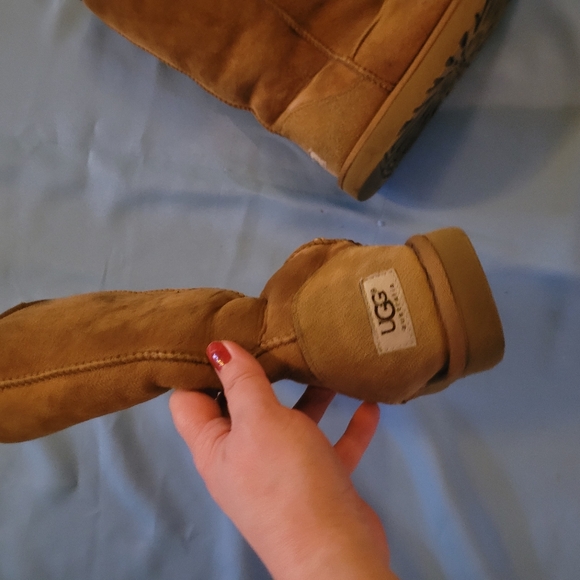Uggs tan boots size 7 - Picture 4 of 8